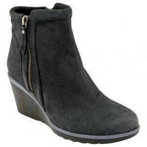 Earth Black Cardinal Suede Wedge Booties